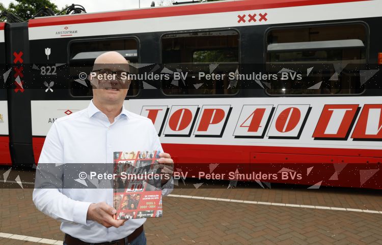 Amsterdam 27 mei 2026
3e deel van de boekenreeks 60 jaar Top 40 wordt feestelijk gelanceerd door bestickerde Top 40-tram met Erik de Zwart als trambestuurder. Natalie La Rose Erik de Zwart, Godfried Nevels en Jeroen Nieuwenhuize  zijn aanwezig 