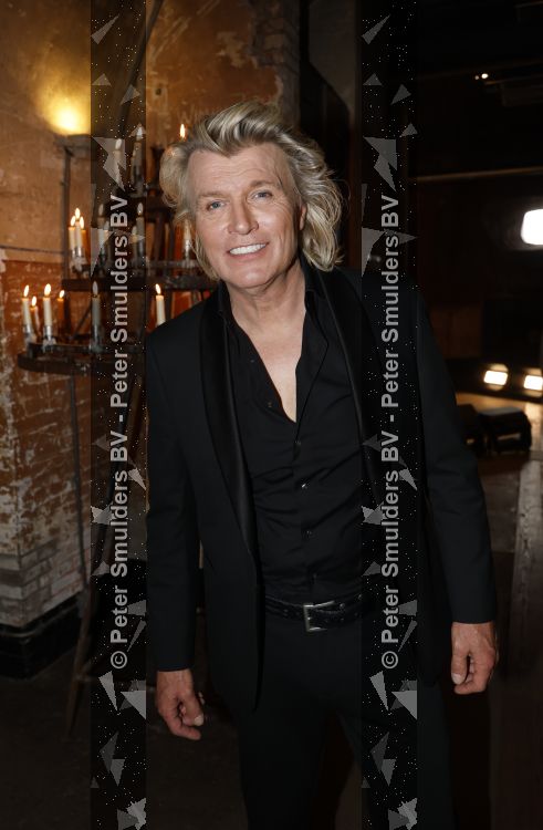 Velzen 19 mei 2026
Presentatie cast the Mentelist . De Nederlandse line-up bestaat uit Niels Houtepen (The Mentalist), Aaron Crow (The Daredevil), Scott & Muriel (The Accidentalists), Zippo Guo (The Manipulator), Dann Stevens (The Magician) en Hans Klok (The Fastest Illusionist in the World). Irene Moors presenteert het 
 