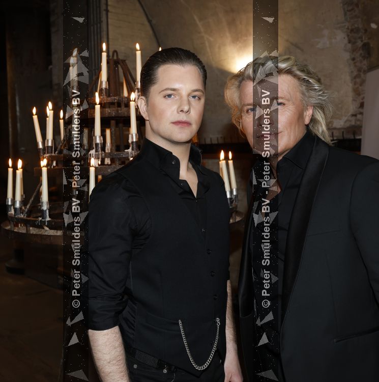 Velzen 19 mei 2026
Presentatie cast the Mentelist . De Nederlandse line-up bestaat uit Niels Houtepen (The Mentalist), Aaron Crow (The Daredevil), Scott & Muriel (The Accidentalists), Zippo Guo (The Manipulator), Dann Stevens (The Magician) en Hans Klok (The Fastest Illusionist in the World). Irene Moors presenteert het 
 