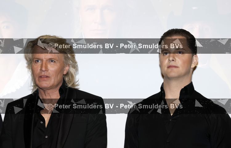 Velzen 19 mei 2026
Presentatie cast the Mentelist . De Nederlandse line-up bestaat uit Niels Houtepen (The Mentalist), Aaron Crow (The Daredevil), Scott & Muriel (The Accidentalists), Zippo Guo (The Manipulator), Dann Stevens (The Magician) en Hans Klok (The Fastest Illusionist in the World). Irene Moors presenteert het 
 