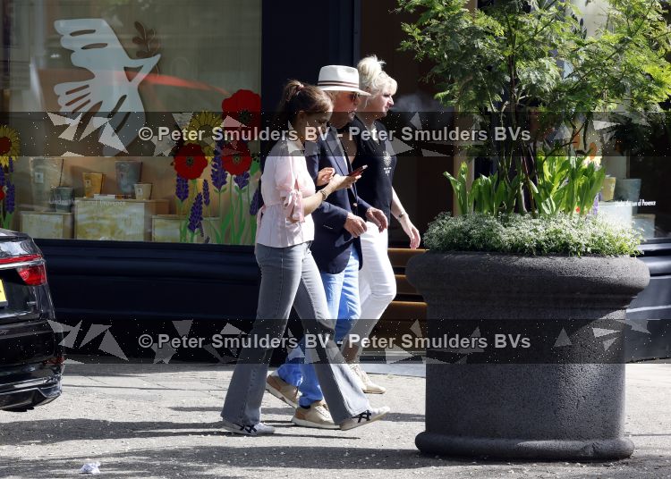 Amsterdam 29 mei 2026
Harry Mens en zijn jongste dochter Nour doen samen boodschappen in Amsterdam zuid.