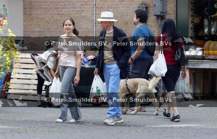 Amsterdam 29 mei 2026
Harry Mens en zijn jongste dochter Nour doen samen boodschappen in Amsterdam zuid.