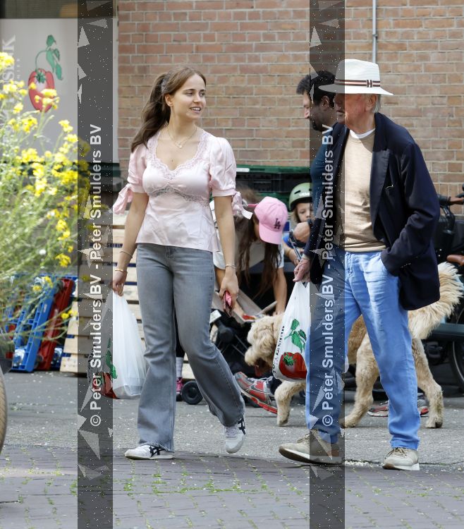 Amsterdam 29 mei 2026
Harry Mens en zijn jongste dochter Nour doen samen boodschappen in Amsterdam zuid.