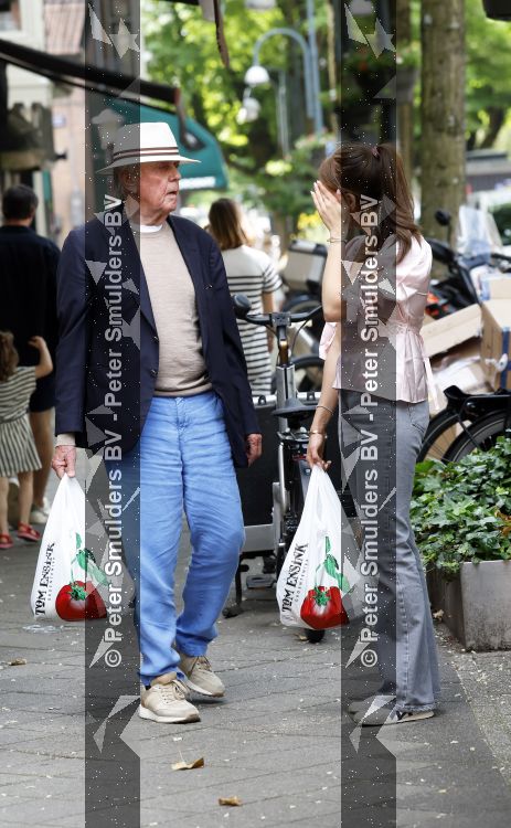 Amsterdam 29 mei 2026
Harry Mens en zijn jongste dochter Nour doen samen boodschappen in Amsterdam zuid.