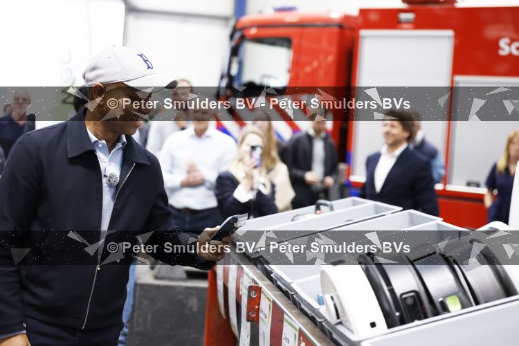 Amsterdam 15 juni 2026
Humberto tan zet zich in tegen brand in vuilniswagens ivm batterijen in een apparaat. Afval brand heb jij de hand 