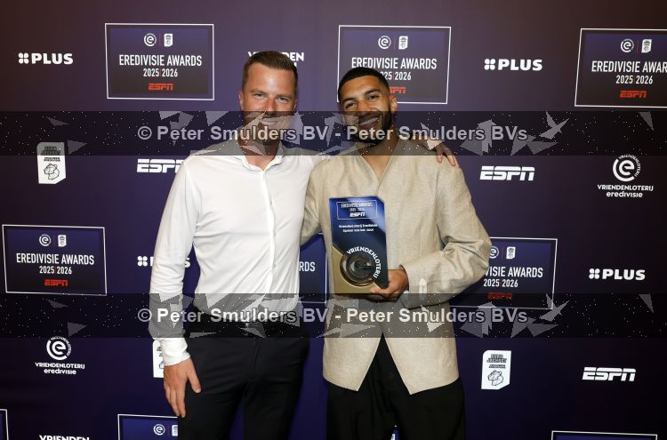Maarssen 25 mei 2026
Ismael Saibari wordt gekozen tot beste speler van de nederlandse eredivie op het gala van ESPN in de Fabrique . ismael met een kennis 