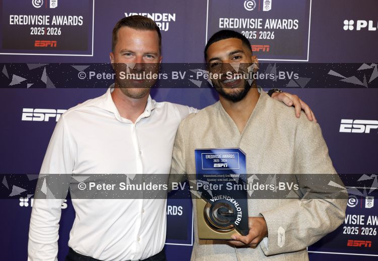 Maarssen 25 mei 2026
Ismael Saibari wordt gekozen tot beste speler van de nederlandse eredivie op het gala van ESPN in de Fabrique . ismael met een kennis 
