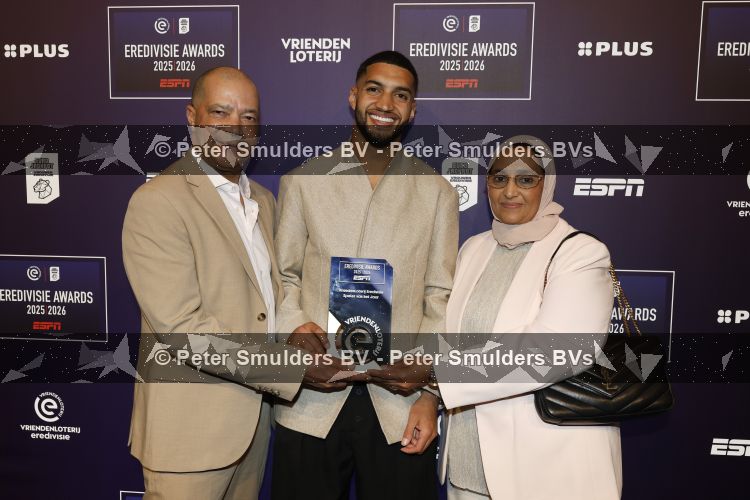 Maarssen 25 mei 2026
Ismael Saibari wordt gekozen tot beste speler van de nederlandse eredivie op het gala van ESPN in de Fabrique . Ismael met zijn ouders