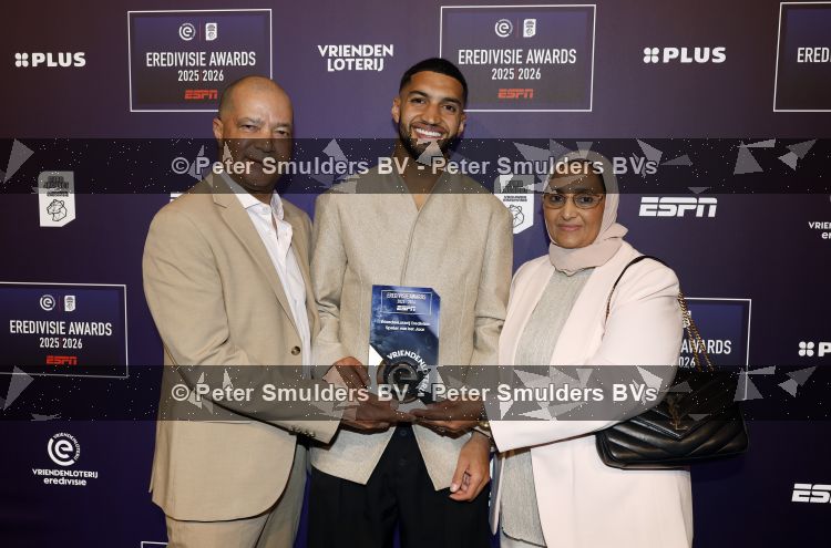 Maarssen 25 mei 2026
Ismael Saibari wordt gekozen tot beste speler van de nederlandse eredivie op het gala van ESPN in de Fabrique . Ismael met zijn ouders