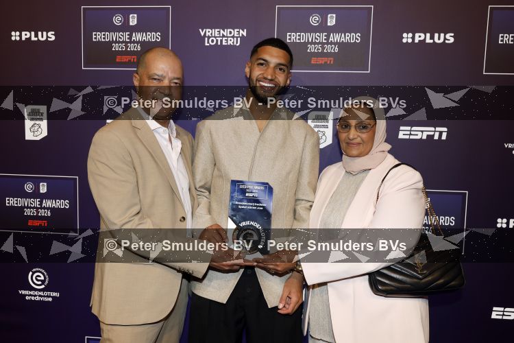 Maarssen 25 mei 2026
Ismael Saibari wordt gekozen tot beste speler van de nederlandse eredivie op het gala van ESPN in de Fabrique . Ismael met zijn ouders