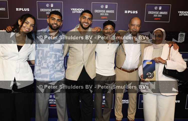 Maarssen 25 mei 2026
Ismael Saibari wordt gekozen tot beste speler van de nederlandse eredivie op het gala van ESPN in de Fabrique . Ismael met ouders broers en zus
