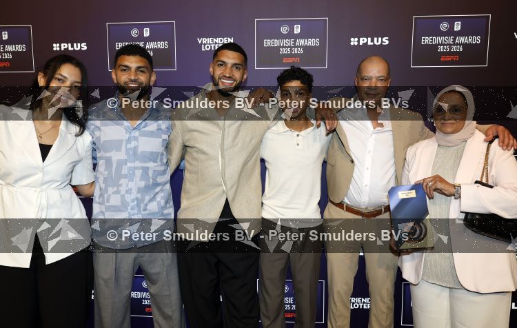 Maarssen 25 mei 2026
Ismael Saibari wordt gekozen tot beste speler van de nederlandse eredivie op het gala van ESPN in de Fabrique . Ismael met ouders broers en zus