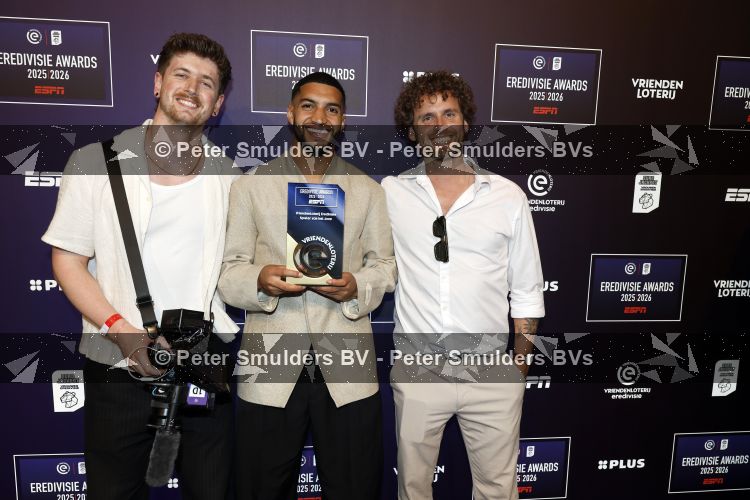 Maarssen 25 mei 2026
Ismael Saibari wordt gekozen tot beste speler van de nederlandse eredivie op het gala van ESPN in de Fabrique . Ismael Saibari met ploeg die hem het hele jaar gevolgd hebben 