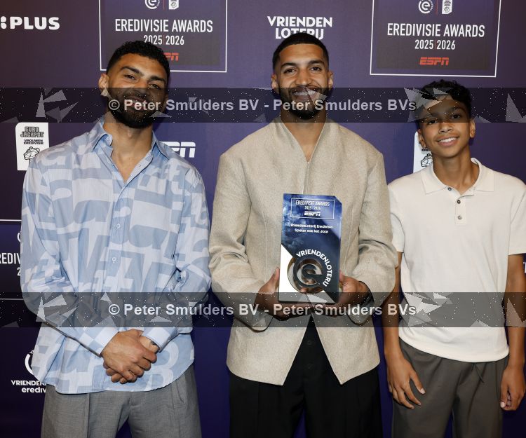 Maarssen 25 mei 2026
Ismael Saibari wordt gekozen tot beste speler van de nederlandse eredivie op het gala van ESPN in de Fabrique . Ismael met  broers en zus