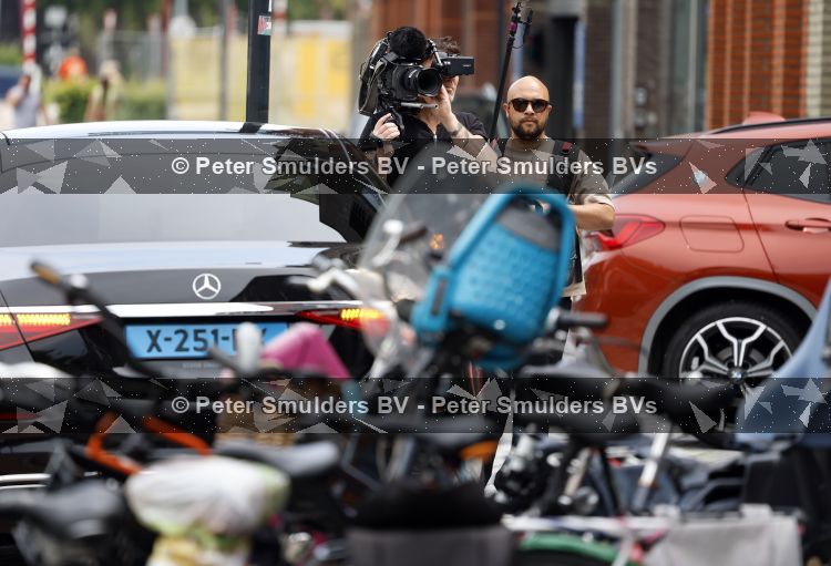 Nieuwegein 27 juni 2026
Andre Hazes en zijn vriendin Noa Braaf komen aan bij Wills voor de trouwerij van haar vader Denny Braaf . Ook de camera van hun real lif soap is aanwezig . Jaap Hilhorst