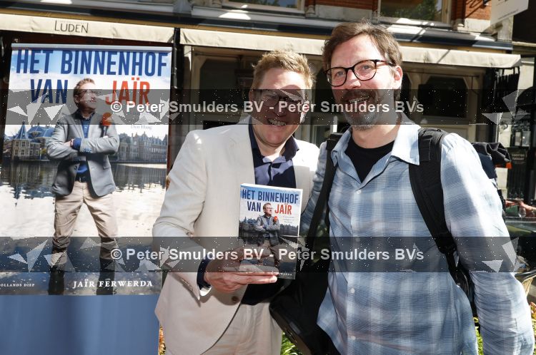 Den Haag 21 mei 2026
Boekpresentatie Jair Ferwerda in Den Haag bij Cafe restaurant Luden . bart Maat de maker van de foto op de cover van het boek 