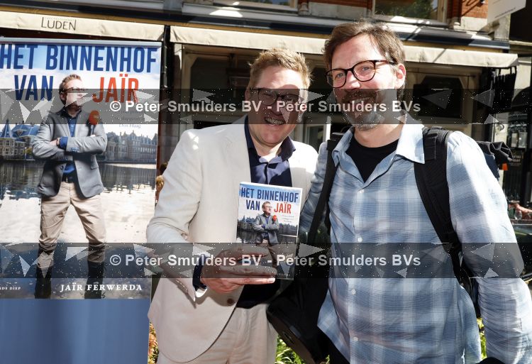 Den Haag 21 mei 2026
Boekpresentatie Jair Ferwerda in Den Haag bij Cafe restaurant Luden . bart Maat de maker van de foto op de cover van het boek 