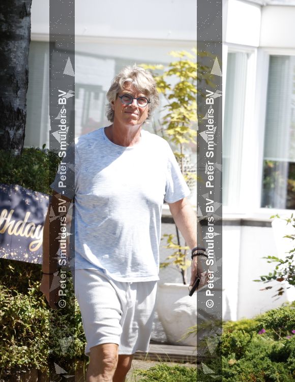 Naarderbos 30 en 31 mei 2026
Jan Westerhoven de nieuwe vriend van Marga Scheide viert zijn 65e verjaardag bij Marga thuis met een tuinfeest .