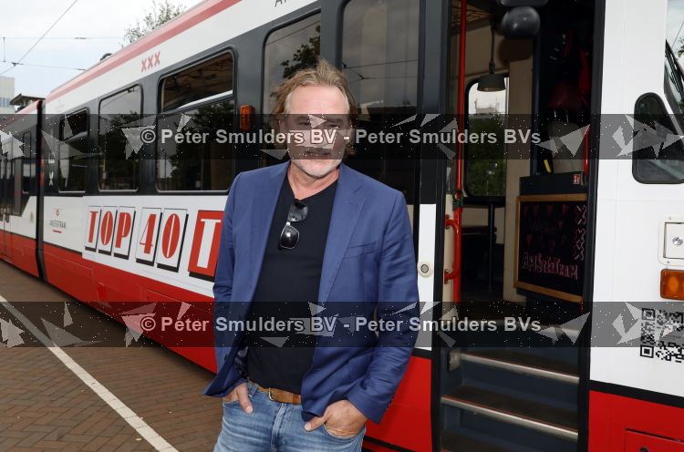 Amsterdam 27 mei 2026
3e deel van de boekenreeks 60 jaar Top 40 wordt feestelijk gelanceerd door bestickerde Top 40-tram met Erik de Zwart als trambestuurder. Natalie La Rose Erik de Zwart, Godfried Nevels en Jeroen Nieuwenhuize  zijn aanwezig 