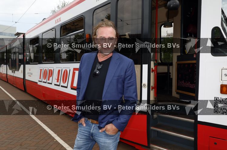 Amsterdam 27 mei 2026
3e deel van de boekenreeks 60 jaar Top 40 wordt feestelijk gelanceerd door bestickerde Top 40-tram met Erik de Zwart als trambestuurder. Natalie La Rose Erik de Zwart, Godfried Nevels en Jeroen Nieuwenhuize  zijn aanwezig 
