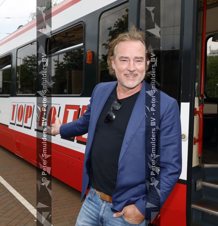 Amsterdam 27 mei 2026
3e deel van de boekenreeks 60 jaar Top 40 wordt feestelijk gelanceerd door bestickerde Top 40-tram met Erik de Zwart als trambestuurder. Natalie La Rose Erik de Zwart, Godfried Nevels en Jeroen Nieuwenhuize  zijn aanwezig 