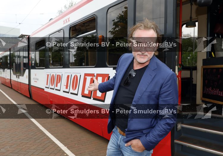 Amsterdam 27 mei 2026
3e deel van de boekenreeks 60 jaar Top 40 wordt feestelijk gelanceerd door bestickerde Top 40-tram met Erik de Zwart als trambestuurder. Natalie La Rose Erik de Zwart, Godfried Nevels en Jeroen Nieuwenhuize  zijn aanwezig 