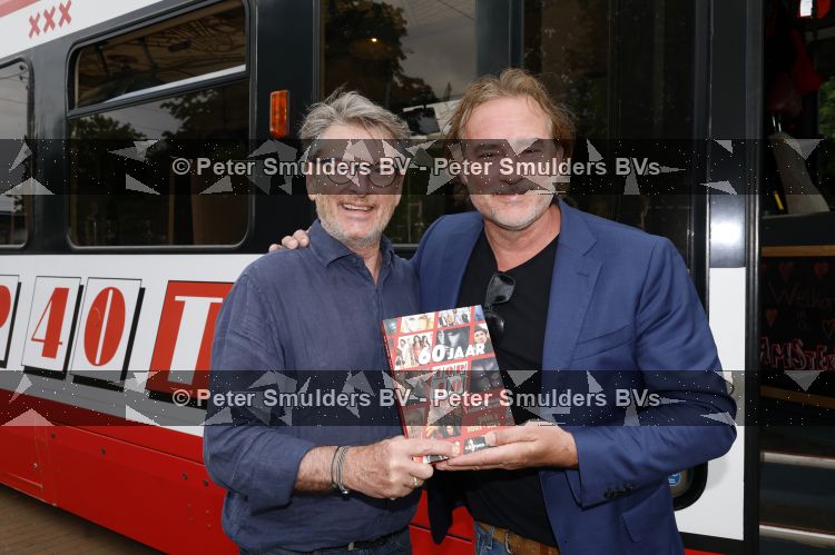 Amsterdam 27 mei 2026
3e deel van de boekenreeks 60 jaar Top 40 wordt feestelijk gelanceerd door bestickerde Top 40-tram met Erik de Zwart als trambestuurder. Natalie La Rose Erik de Zwart, Godfried Nevels en Jeroen Nieuwenhuize  zijn aanwezig 