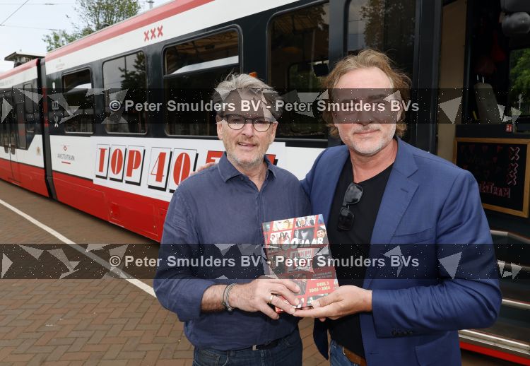 Amsterdam 27 mei 2026
3e deel van de boekenreeks 60 jaar Top 40 wordt feestelijk gelanceerd door bestickerde Top 40-tram met Erik de Zwart als trambestuurder. Natalie La Rose Erik de Zwart, Godfried Nevels en Jeroen Nieuwenhuize  zijn aanwezig 
