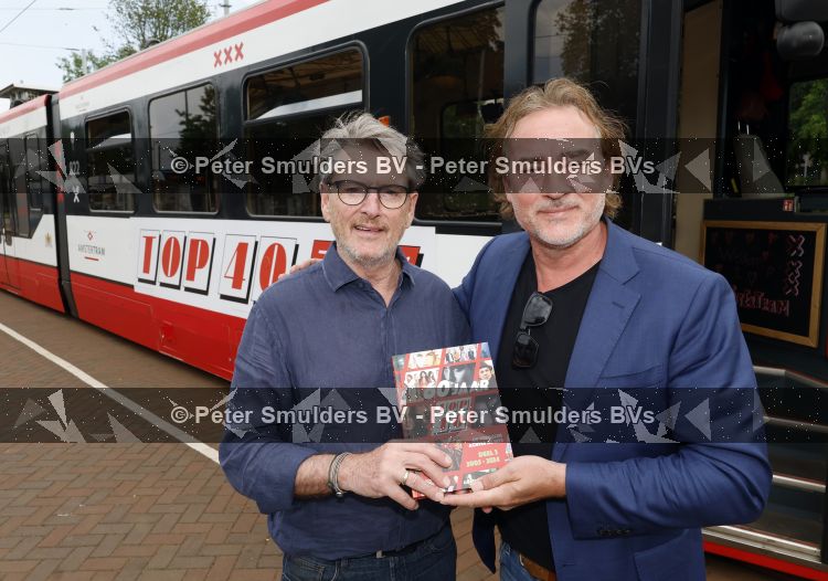 Amsterdam 27 mei 2026
3e deel van de boekenreeks 60 jaar Top 40 wordt feestelijk gelanceerd door bestickerde Top 40-tram met Erik de Zwart als trambestuurder. Natalie La Rose Erik de Zwart, Godfried Nevels en Jeroen Nieuwenhuize  zijn aanwezig 