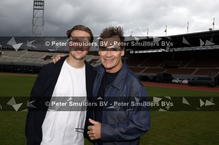 Amsterdam 4 juni 2026
Lunch met artiesten en influencers van de Amsterdamse zomer in het Olympisch stadion. Jeroen v d Boom en zijn zoon Daan 