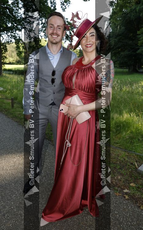 Breukelen 22 juni 2026
Nationale haringparty op Neyenrode . Jessica Chang Sing Pang kwam met haar zoon 