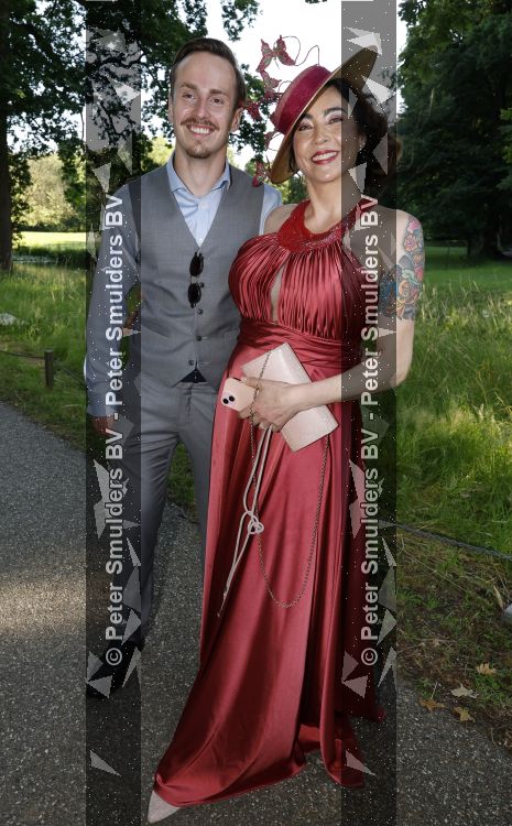 Breukelen 22 juni 2026
Nationale haringparty op Neyenrode . Jessica Chang Sing Pang kwam met haar zoon 