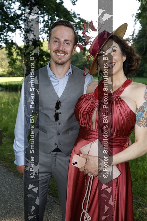 Breukelen 22 juni 2026
Nationale haringparty op Neyenrode . Jessica Chang Sing Pang kwam met haar zoon 