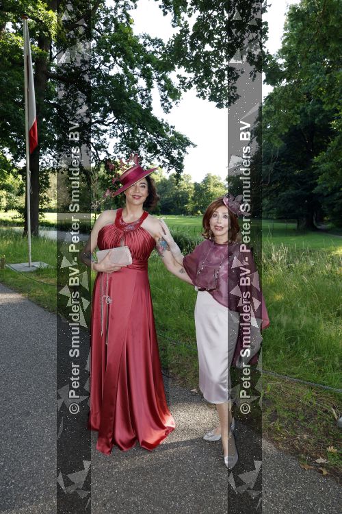 Breukelen 22 juni 2026
Nationale haringparty op Neyenrode . Jessica Chang Sing Pang kwam met Marijke Helwegen 