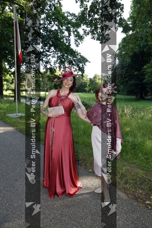 Breukelen 22 juni 2026
Nationale haringparty op Neyenrode . Jessica Chang Sing Pang kwam met Marijke Helwegen 