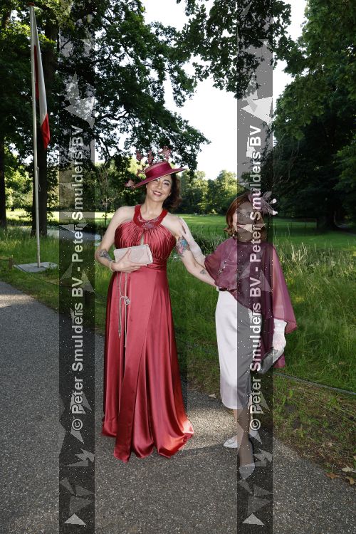 Breukelen 22 juni 2026
Nationale haringparty op Neyenrode . Jessica Chang Sing Pang kwam met Marijke Helwegen 