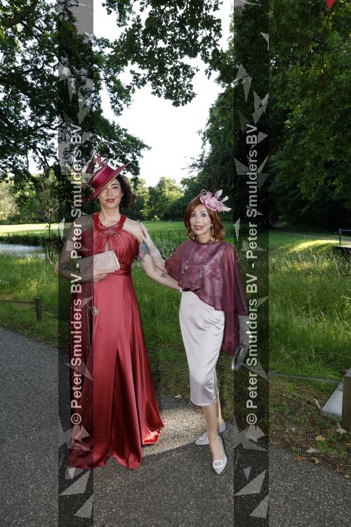 Breukelen 22 juni 2026
Nationale haringparty op Neyenrode . Jessica Chang Sing Pang kwam met Marijke Helwegen 