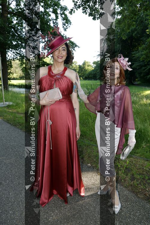 Breukelen 22 juni 2026
Nationale haringparty op Neyenrode . Jessica Chang Sing Pang kwam met Marijke Helwegen 