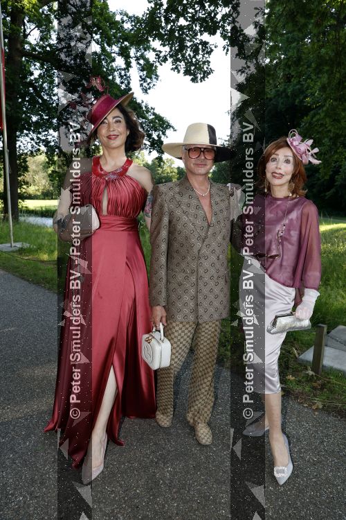 Breukelen 22 juni 2026
Nationale haringparty op Neyenrode . Jessica Chang Sing Pang kwam met Marijke Helwegen 