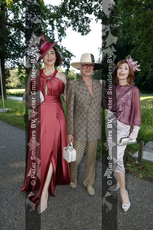 Breukelen 22 juni 2026
Nationale haringparty op Neyenrode . Jessica Chang Sing Pang kwam met Marijke Helwegen 