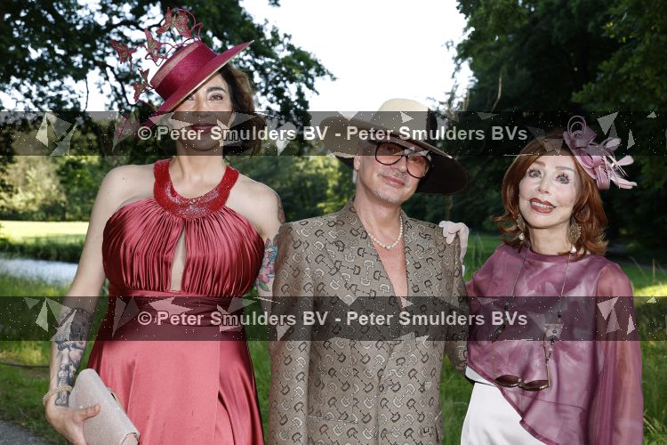 Breukelen 22 juni 2026
Nationale haringparty op Neyenrode . Jessica Chang Sing Pang kwam met Marijke Helwegen 