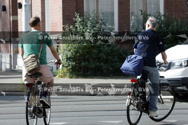Amsterdam 29 mei 2026
Joep Onderdelinden met partner Hans op de fiets in Amsterdam zuid .