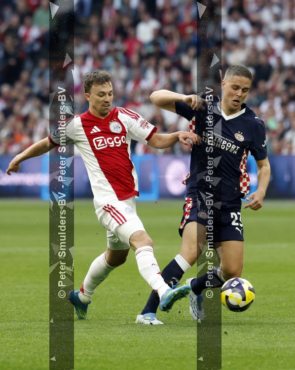 Amsterdam, 2 Mei 2026
Kompetitiewedstrijd AJAX-PSV, eindstand 2-2
Joey Veerman en Youri Regeer