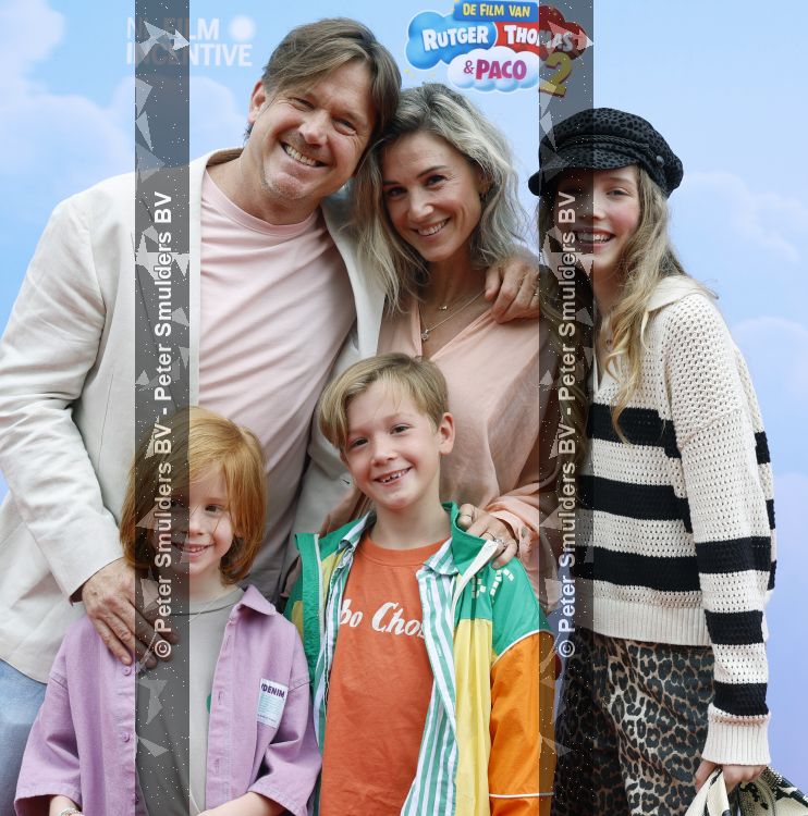 Amsterdam 31 mei 2026
Premiere Rutger Thomas en Paco 2 in Pathe Arena . Johnny de Mol kwam met zijn vrouw Anouk de Mol en hun kinderen Johnny jr Fender en Kiki 