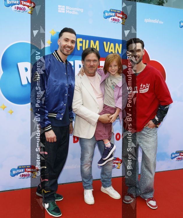 Amsterdam 31 mei 2026
Premiere Rutger Thomas en Paco 2 in Pathe Arena . Johnny de Mol kwam met zijn vrouw Anouk de Mol en hun kinderen Johnny jr Fender en Kiki 
