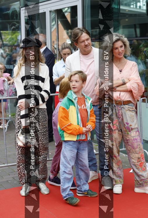 Amsterdam 31 mei 2026
Premiere Rutger Thomas en Paco 2 in Pathe Arena . Johnny de Mol kwam met zijn vrouw Anouk de Mol en hun kinderen Johnny jr Fender en Kiki 