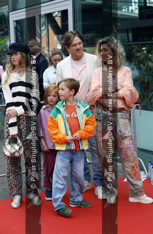 Amsterdam 31 mei 2026
Premiere Rutger Thomas en Paco 2 in Pathe Arena . Johnny de Mol kwam met zijn vrouw Anouk de Mol en hun kinderen Johnny jr Fender en Kiki 