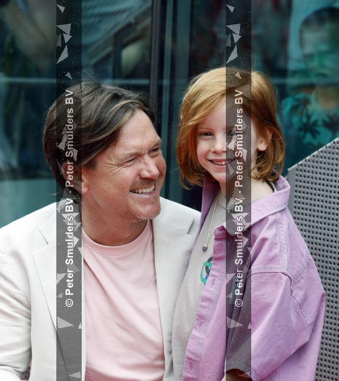 Amsterdam 31 mei 2026
Premiere Rutger Thomas en Paco 2 in Pathe Arena . Johnny de Mol kwam met zijn vrouw Anouk de Mol en hun kinderen Johnny jr Fender en Kiki 