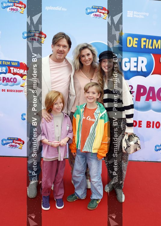 Amsterdam 31 mei 2026
Premiere Rutger Thomas en Paco 2 in Pathe Arena . Johnny de Mol kwam met zijn vrouw Anouk de Mol en hun kinderen Johnny jr Fender en Kiki 