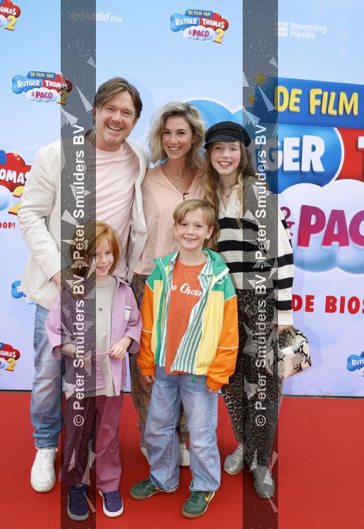 Amsterdam 31 mei 2026
Premiere Rutger Thomas en Paco 2 in Pathe Arena . Johnny de Mol kwam met zijn vrouw Anouk de Mol en hun kinderen Johnny jr Fender en Kiki 